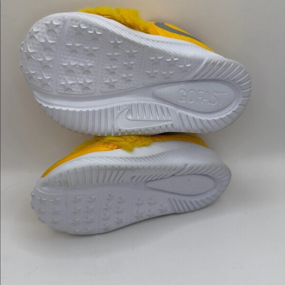 Nike Gofast Go Fast Yellow Toddler Shoes Size 4 with Star Accents Faux Fur